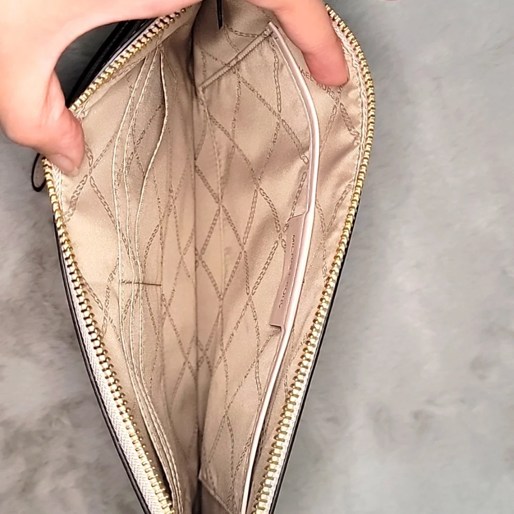 Michael Kors LG Clutch - Picture 5 of 11